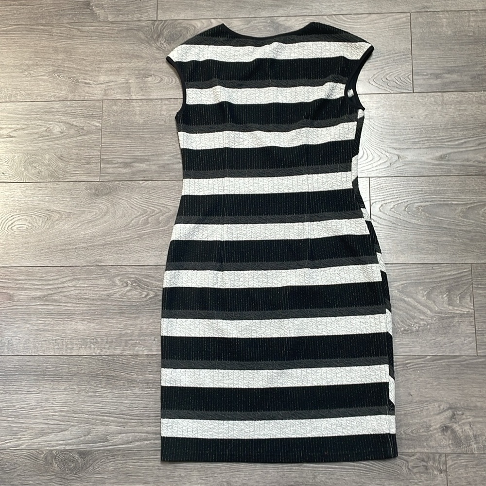 Joseph Ribkoff stripped black gray PRINT SLEEVELESS SHEATH DRESS - Picture 5 of 10